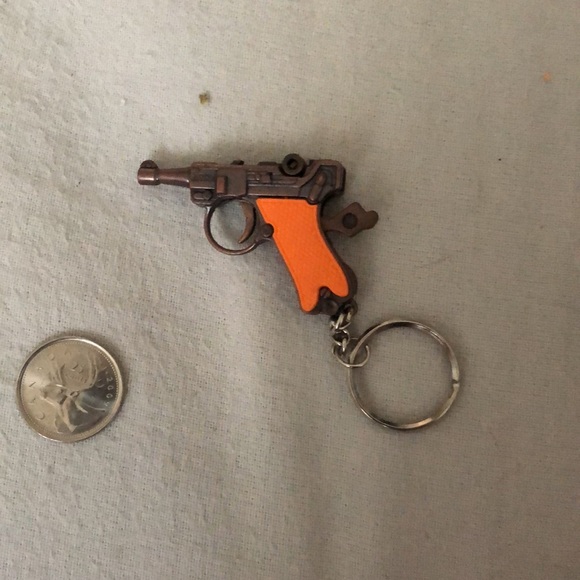 gun keychain/toy - Picture 3 of 3